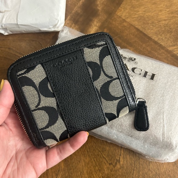 Coach Black and Tan Signature Wallet - Picture 1 of 2